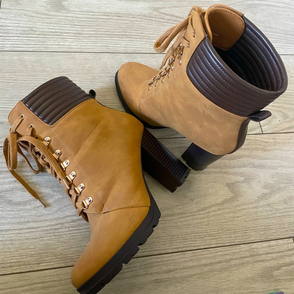 JustFab Shandee Lace Up Bootie Womens Boot size 10-10.5 (40.5-41)